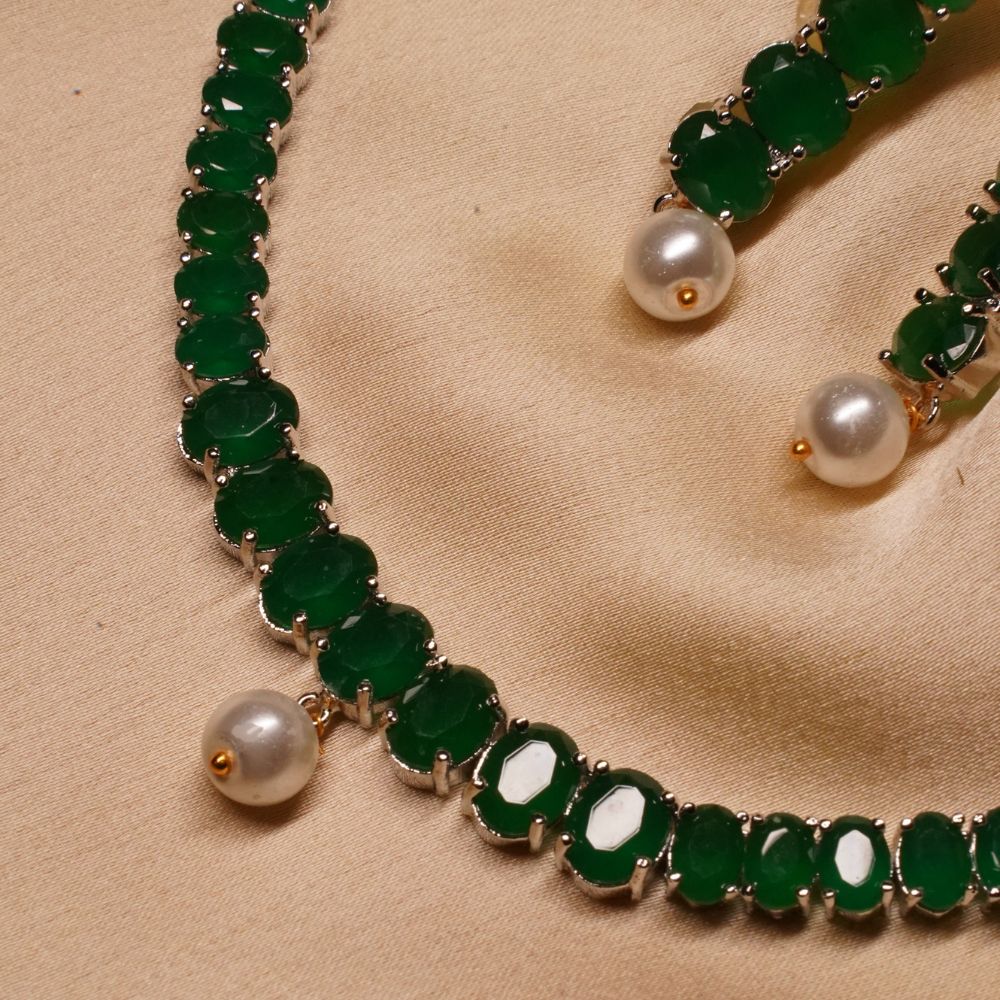 Green Geometric Necklace With Drop Down Earrings