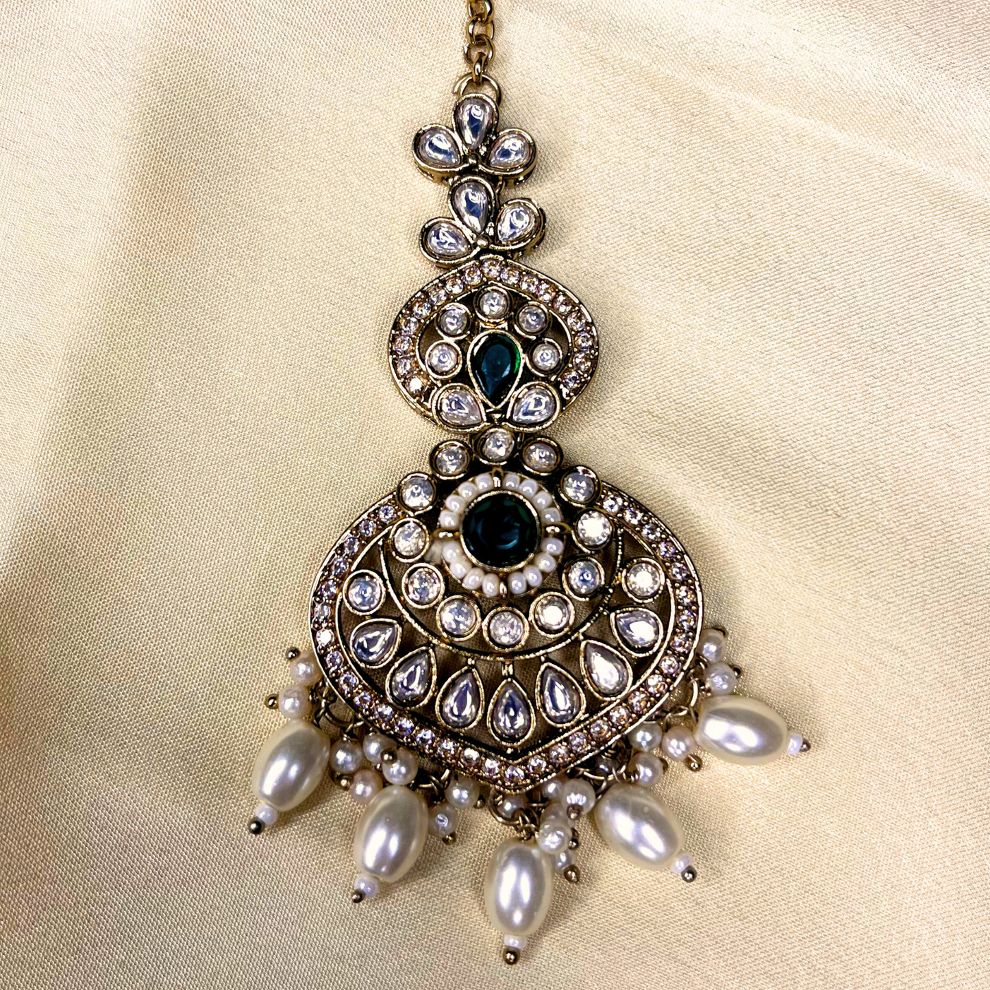 Majesty Kundan Choker & Jhumka Set