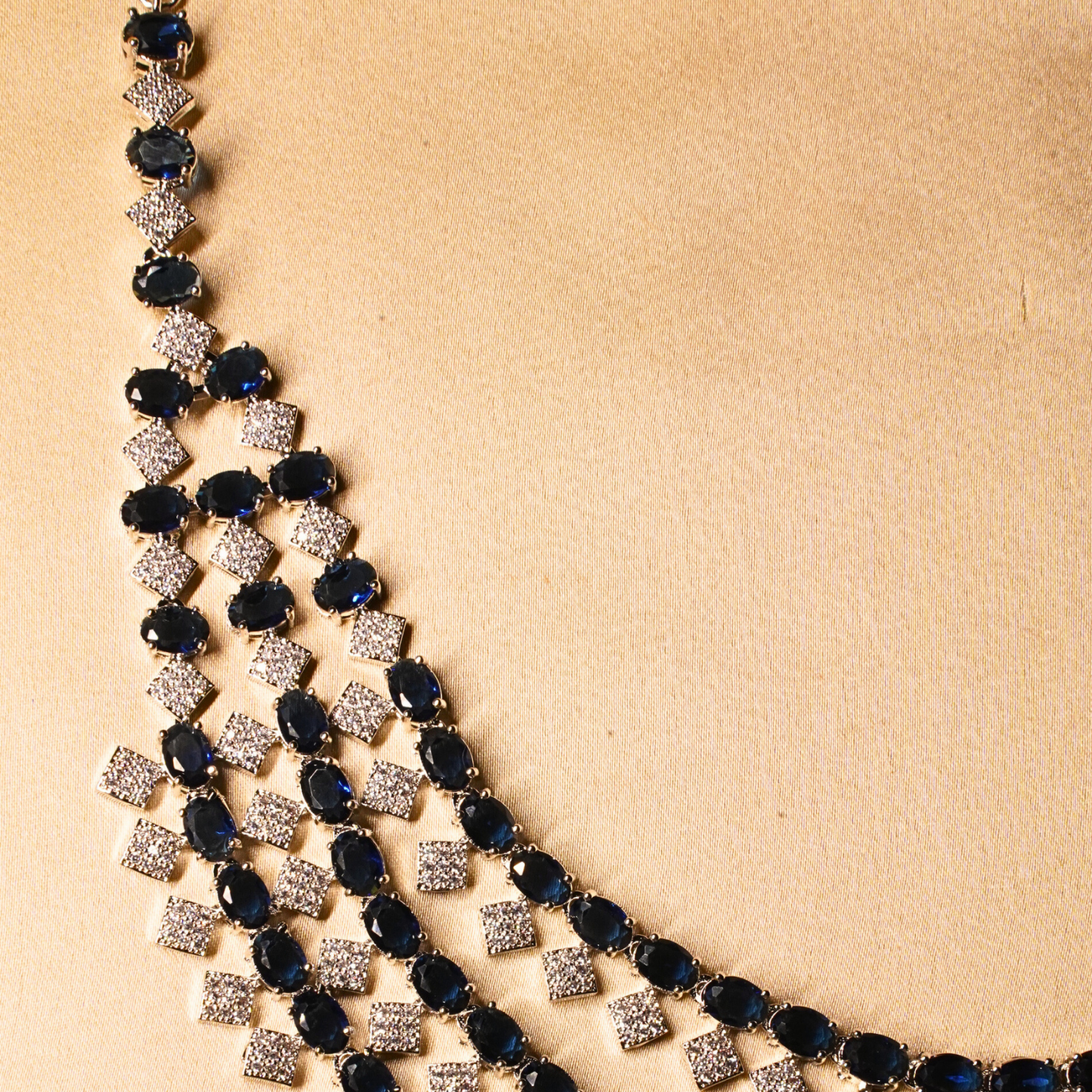 Royal Triple-Strand Statement Set