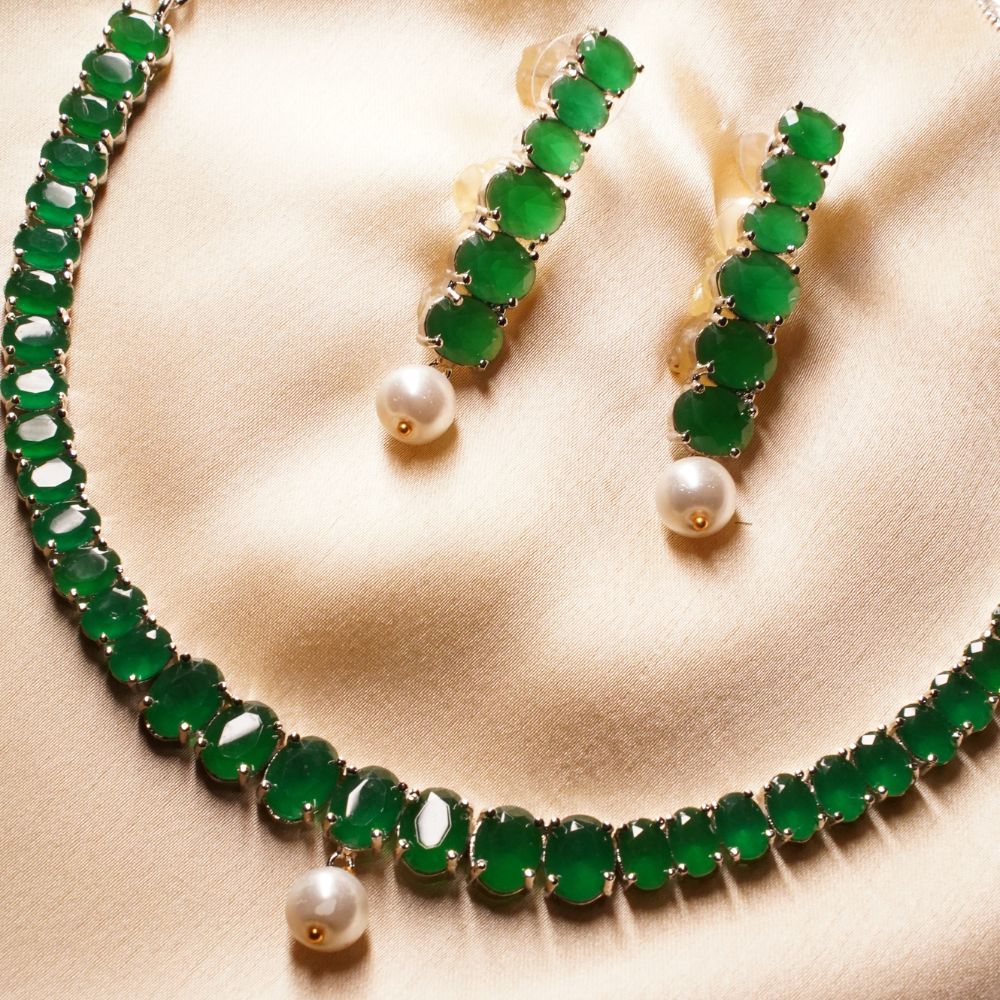 Green Geometric Necklace With Drop Down Earrings